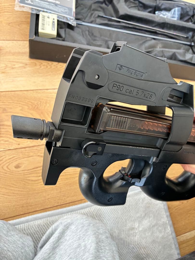 東京マルイ　P-90 エレクトロサイト付き バッテリー付