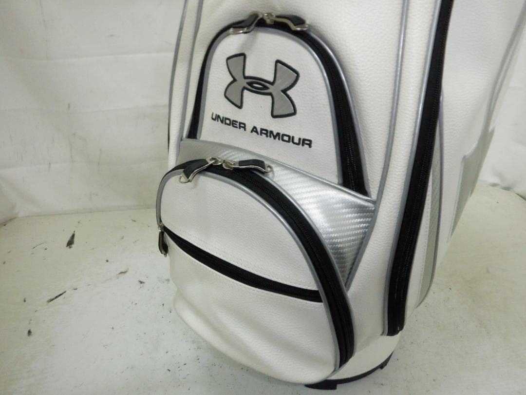 アンダーアーマー★UNDER ARMOUR★完売品★9.0型★美品★スタッフ