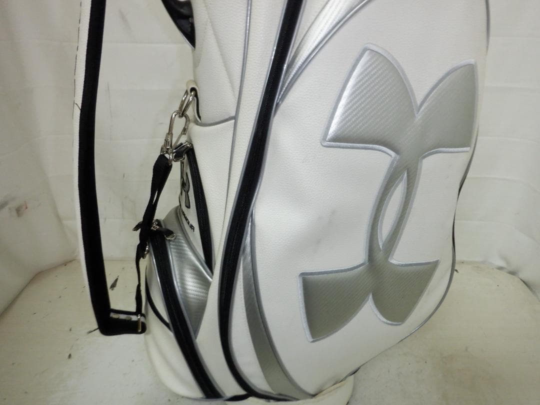 アンダーアーマー★UNDER ARMOUR★完売品★9.0型★美品★スタッフ