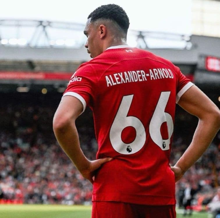 【美品】リバプール ＃66トレント 23/24 プレミアユニフォーム Mサイズ