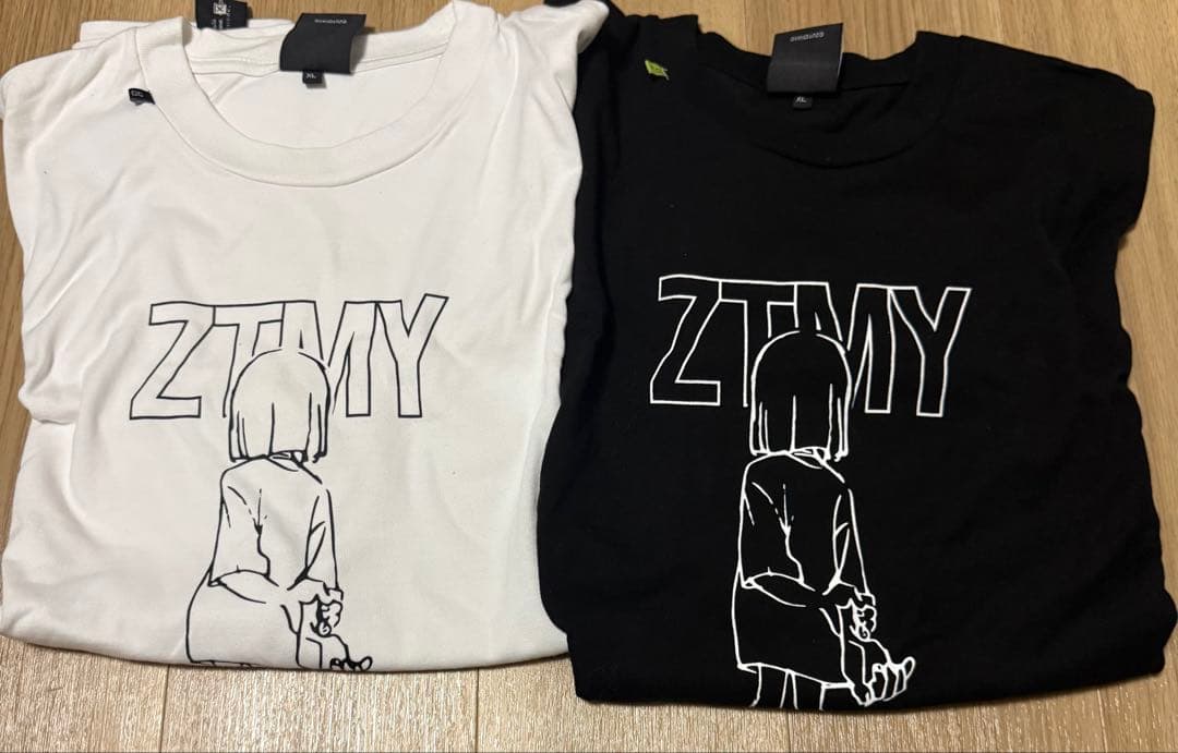 ずっと真夜中でいいのに。にらちゃんTシャツ　 ホワイト ブラック 2色セット