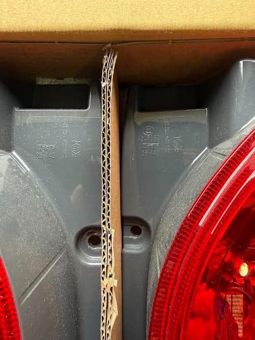 s*o様 200系ハイエースバン S-GL 純正クリスタルコンビテール 左右 新