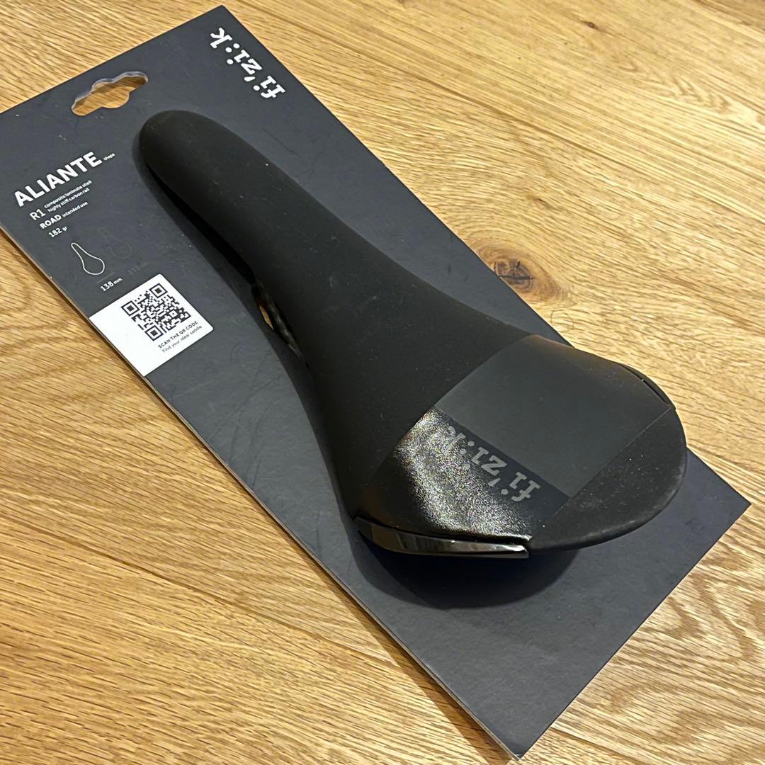 Fizik ALIANTE R1 カーボンレール サドル レギュラー
