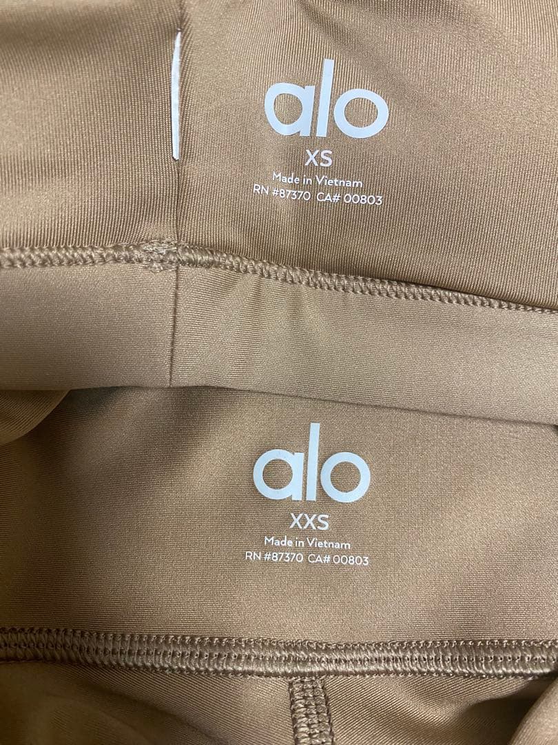 alo ヨガウェアセット スポーツブラとレギンス❗️ブラは新品未使用