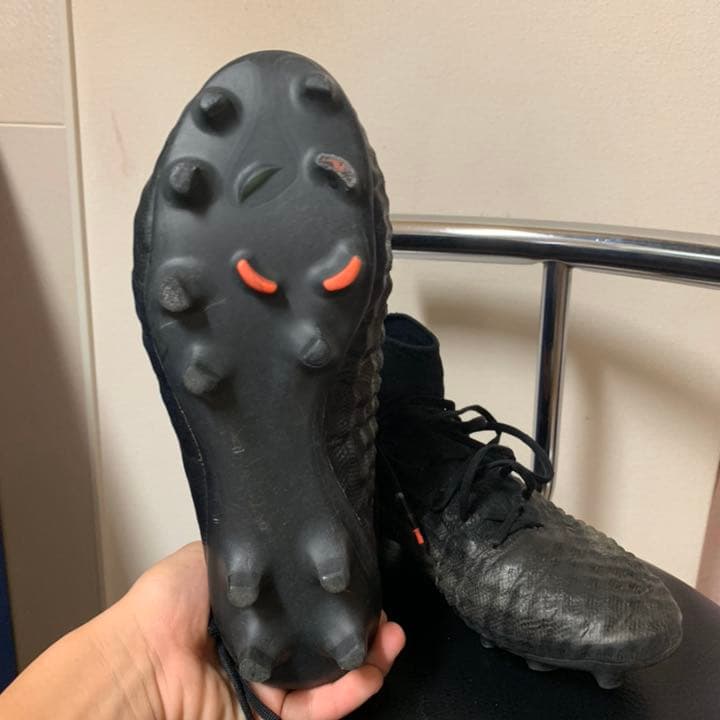 サッカースパイク NIKE マジスタ オブラ 24cm