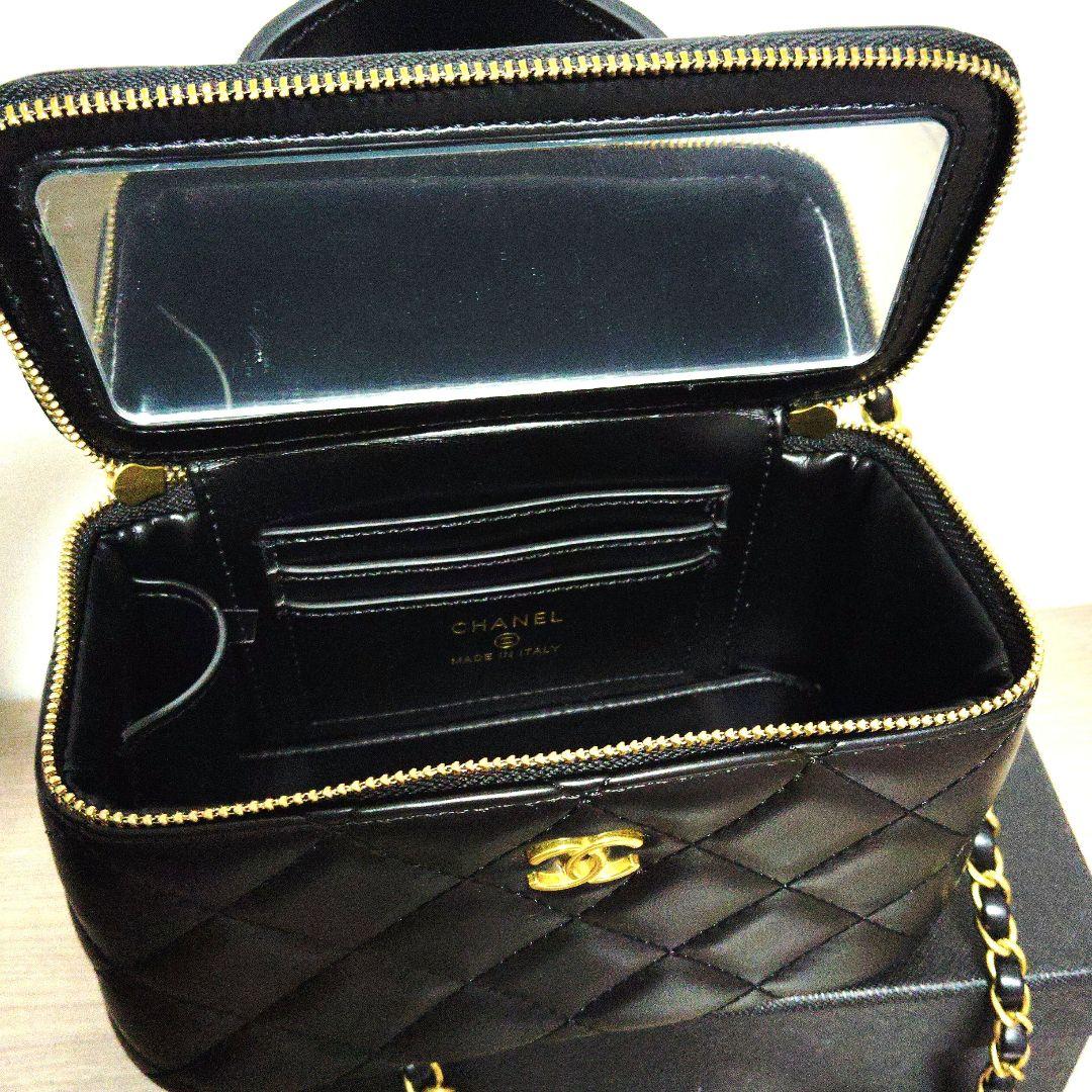 CHANEL　キルティングミラー付きバニティショルダーバッグ　ノベルティー