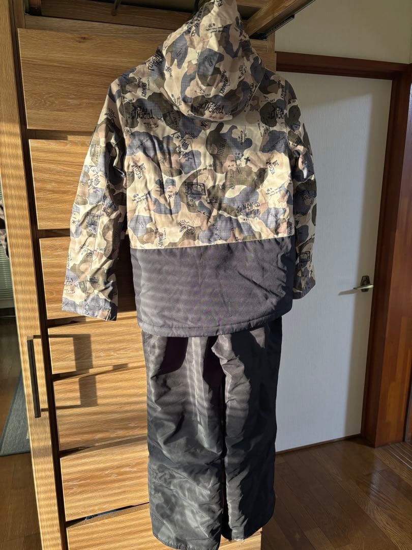 Quiksilver 子ども用スノーボードウェア上下セット