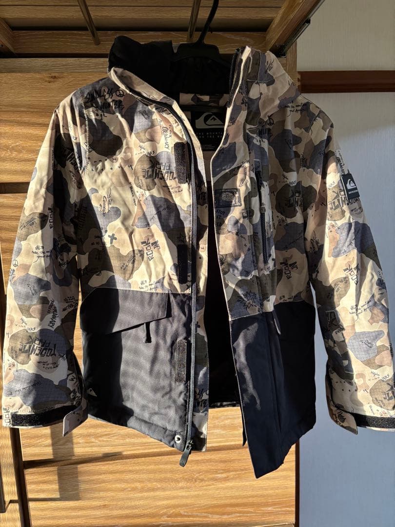 Quiksilver 子ども用スノーボードウェア上下セット