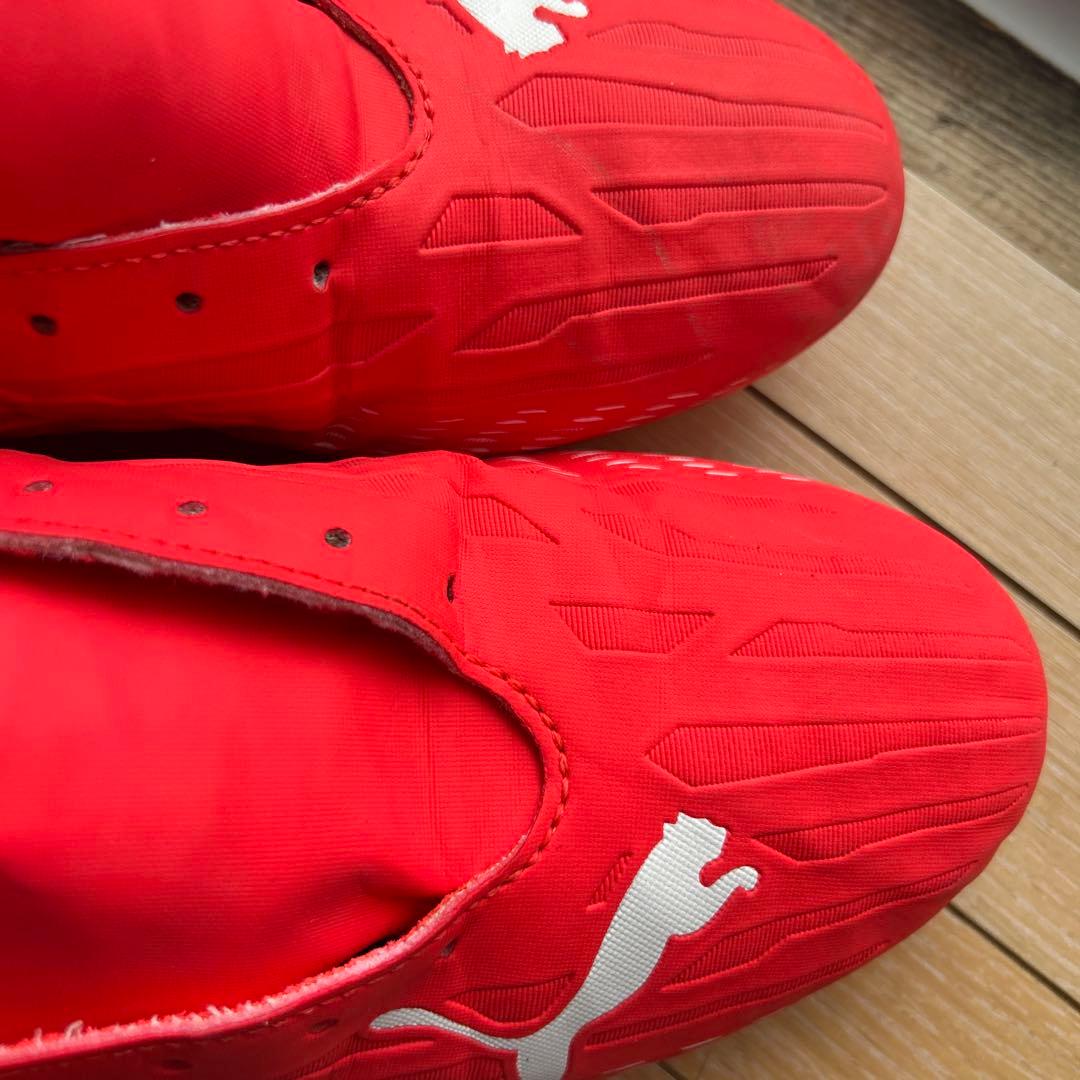 Puma レッド スパイクシューズ