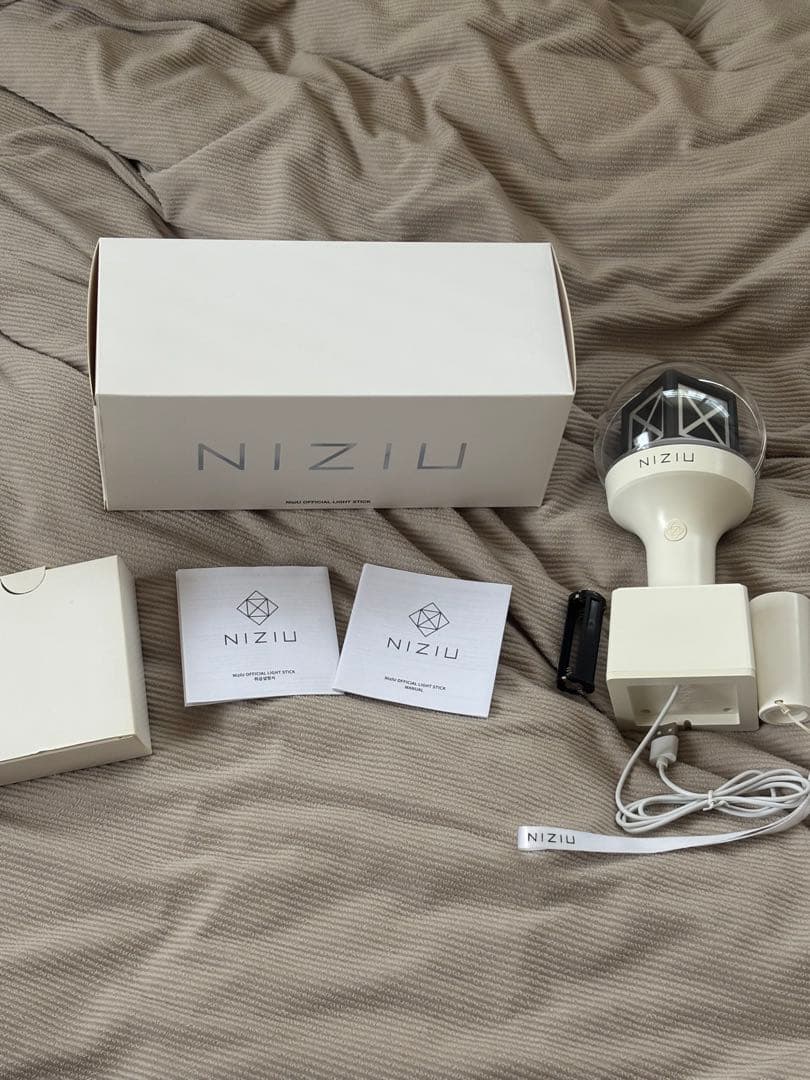NIZIU ペンライトとアクリルスタンドキーホルダーセット
