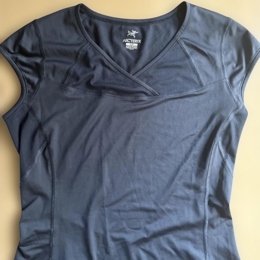 ARC'TERYX ネイビー Vネック ワンピース