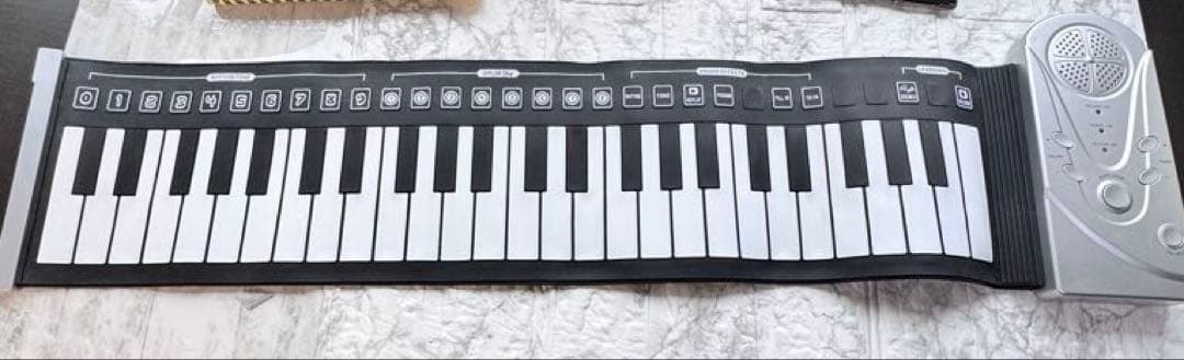 【訳あり・美品】折りたたみ式 電子キーボード 61鍵盤 シルバー 持ち運び可能