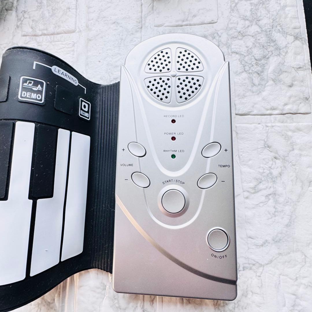 【訳あり・美品】折りたたみ式 電子キーボード 61鍵盤 シルバー 持ち運び可能