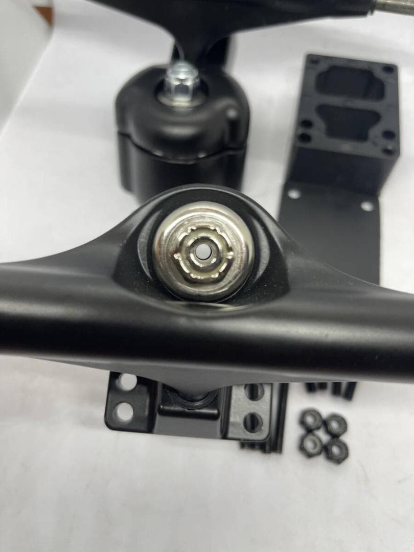 サーフスケート　YOW S5同機能トラック　CARVERのデッキにも通用 黒色