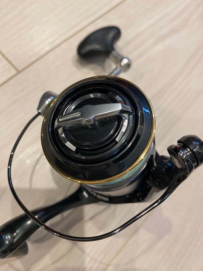 SHIMANO Vanquish C3000HG スピニングリール