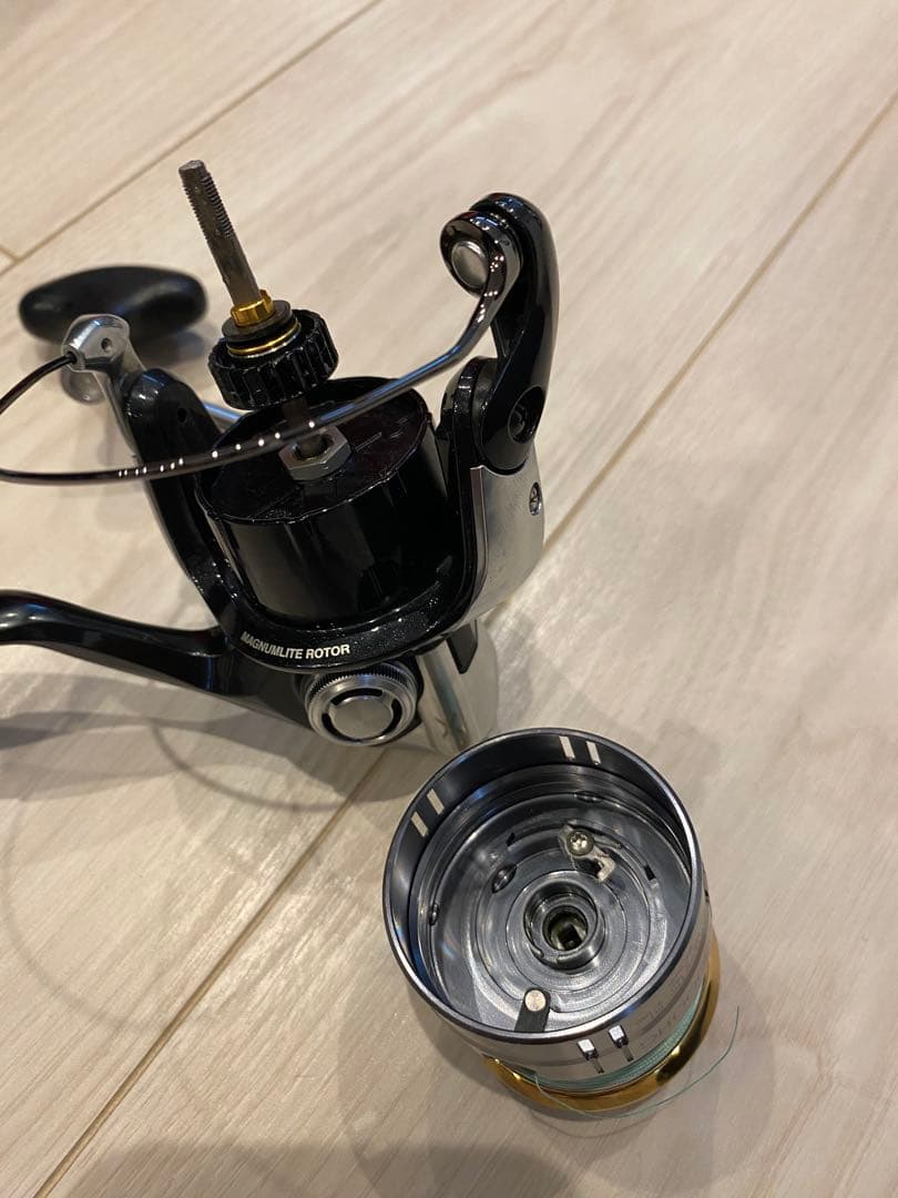 SHIMANO Vanquish C3000HG スピニングリール