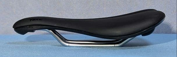 fabric line-s elite flat クロモリレール　サドル