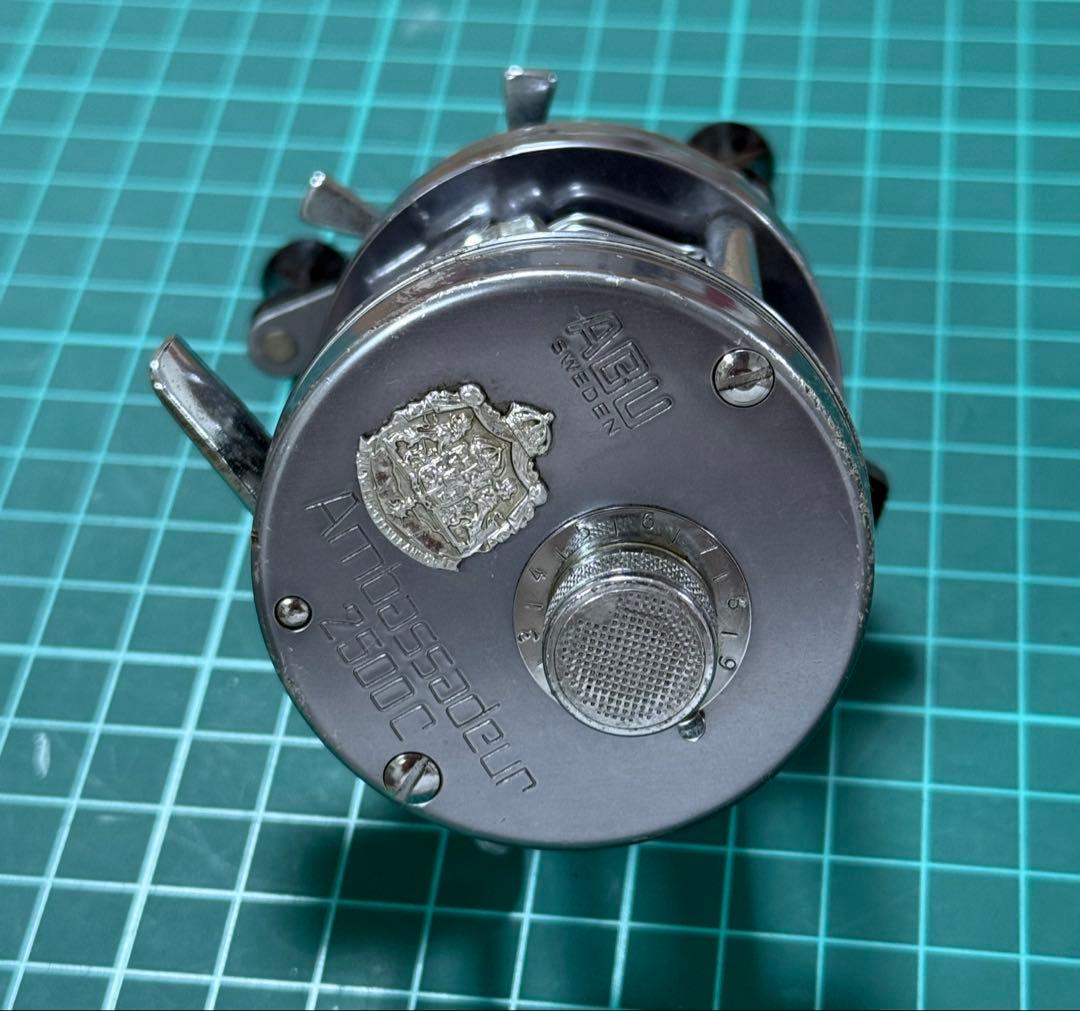 アブガルシア Ambassadeur 2500C ベイトリール 右ハンドル
