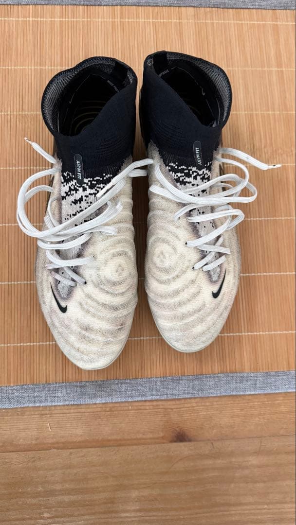 NIKE PHANTOM LUNA サッカースパイク