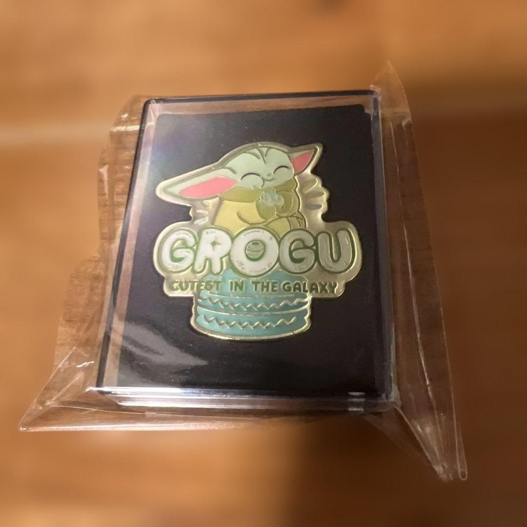 GROGU CUTEST IN THE GALAXY ピンバッジ 店舗限定シール