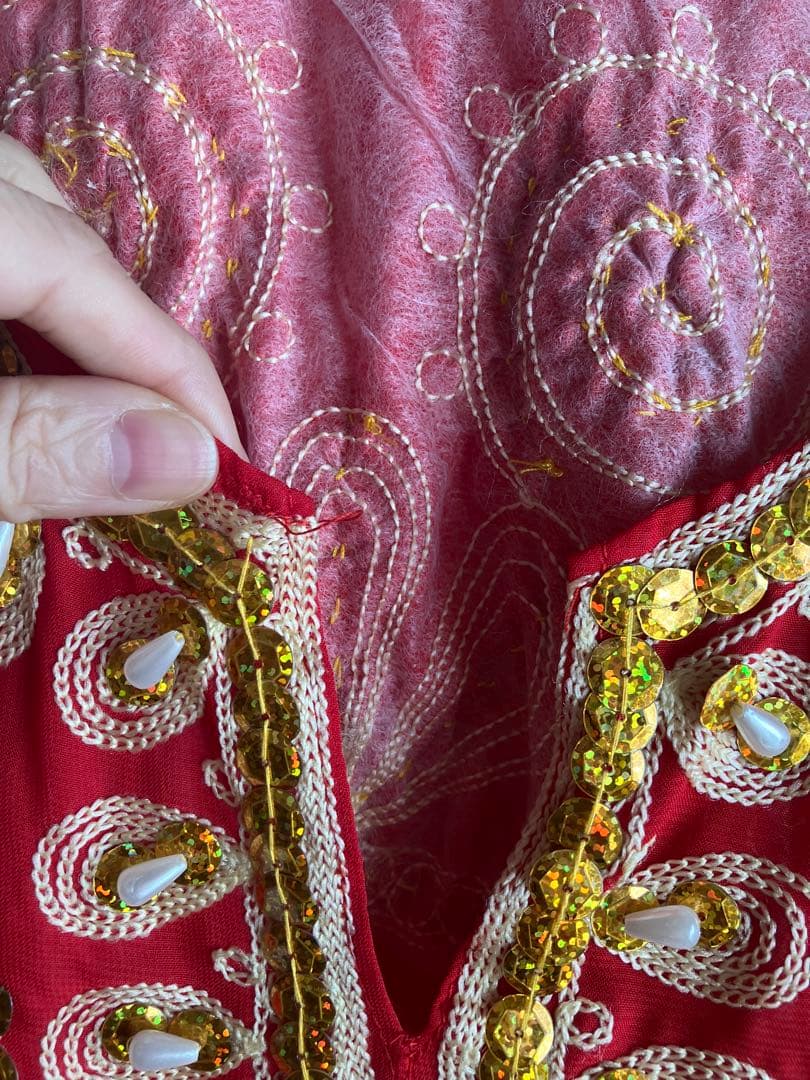 ベリーダンス_衣装_ガラベーヤ_赤い刺繍ワンピース