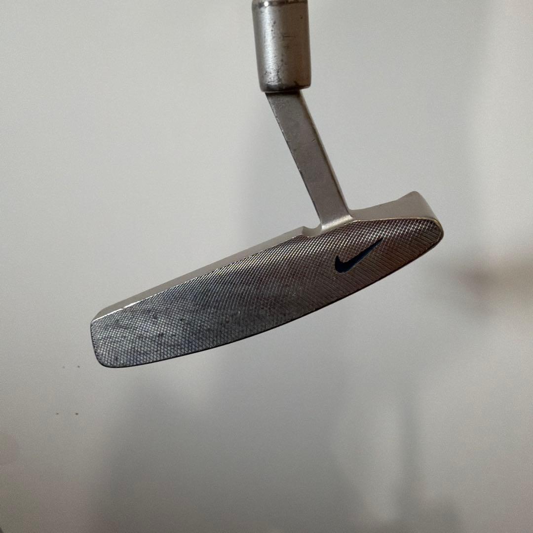Nike パター シルバー