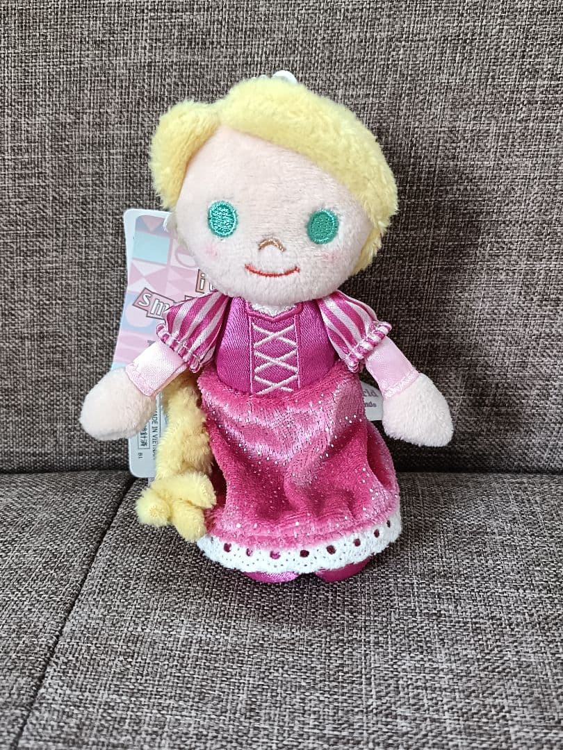 【新品】イッツアスモールワールド　アリエルアリスジャスミン　ぬいぐるみバッジ
