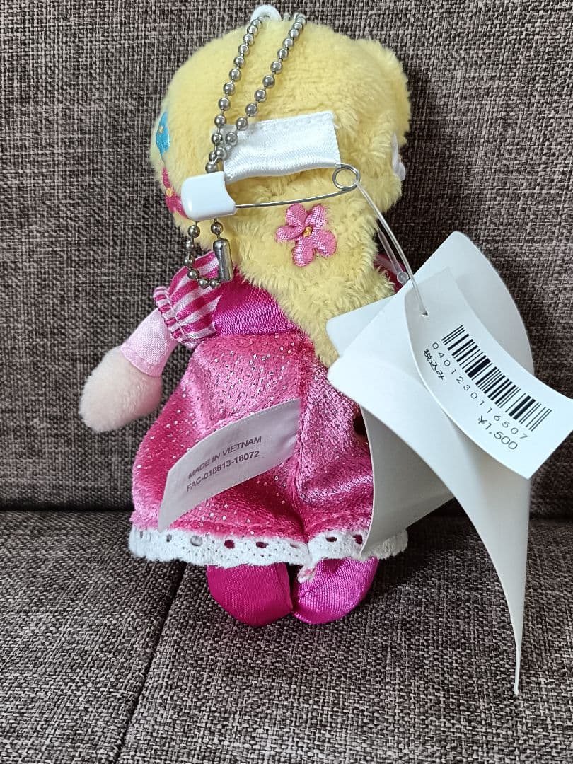 【新品】イッツアスモールワールド　アリエルアリスジャスミン　ぬいぐるみバッジ