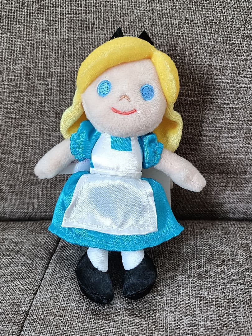 【新品】イッツアスモールワールド　アリエルアリスジャスミン　ぬいぐるみバッジ