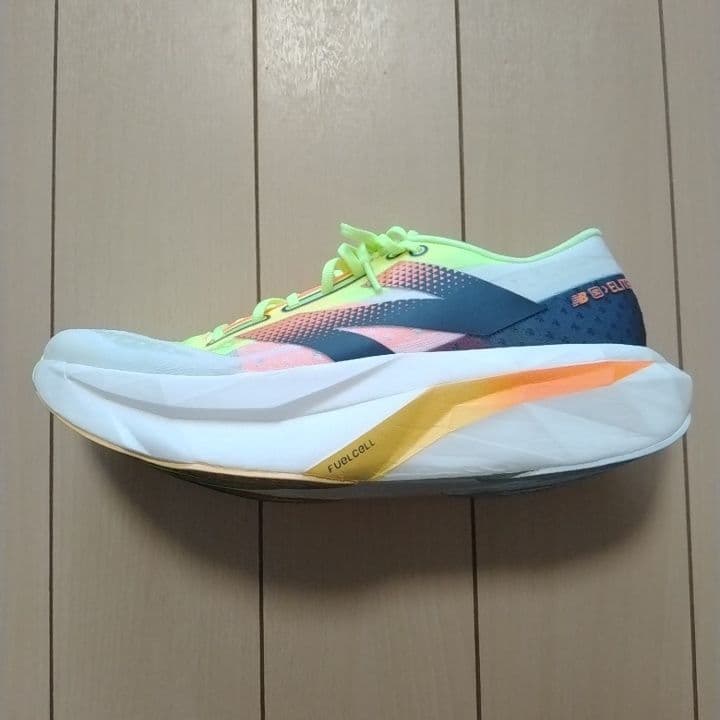 ニューバランス フューエルセル スーパーコンプ v4 エリート25.5