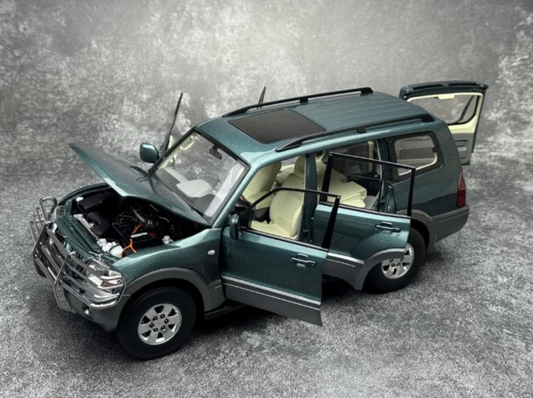 203-010 YC MODEL 1/18 三菱 パジェロ グリーン
