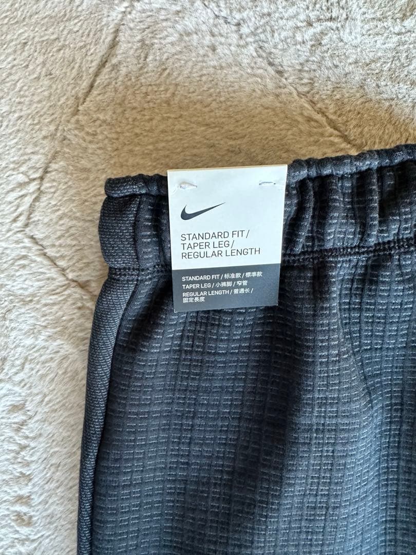 NIKE スタンダードレギュラーパンツ　黒