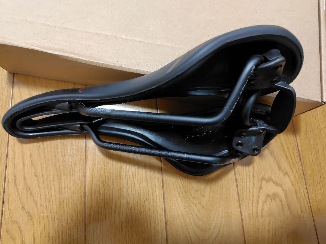 SELLE SMP VT20C サドル ブラック(VT20C-BK)
