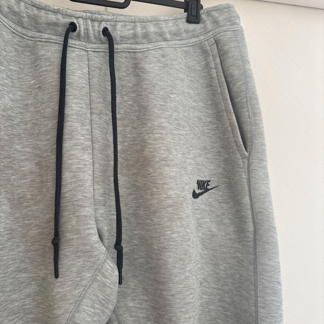 NIKE テックフリースジョーガーパンツ 赤タグ