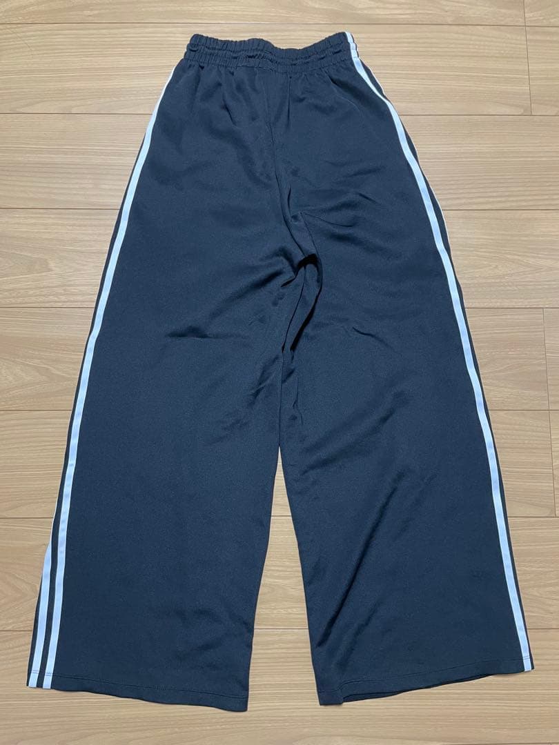 adidas originalsブラック ジャージ　ワイドパンツ