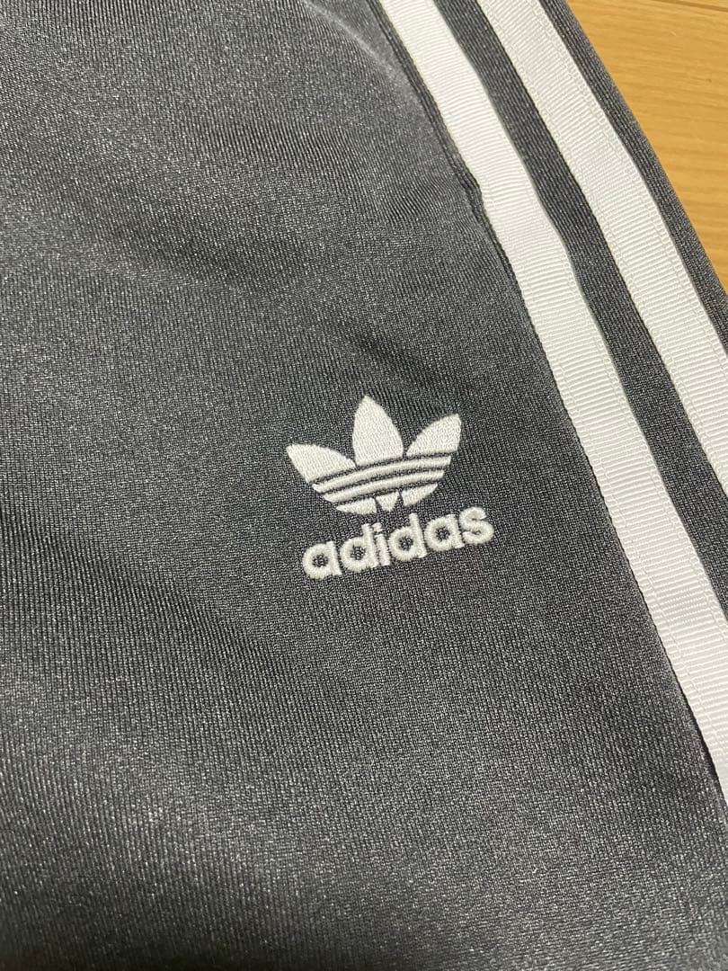 adidas originalsブラック ジャージ　ワイドパンツ