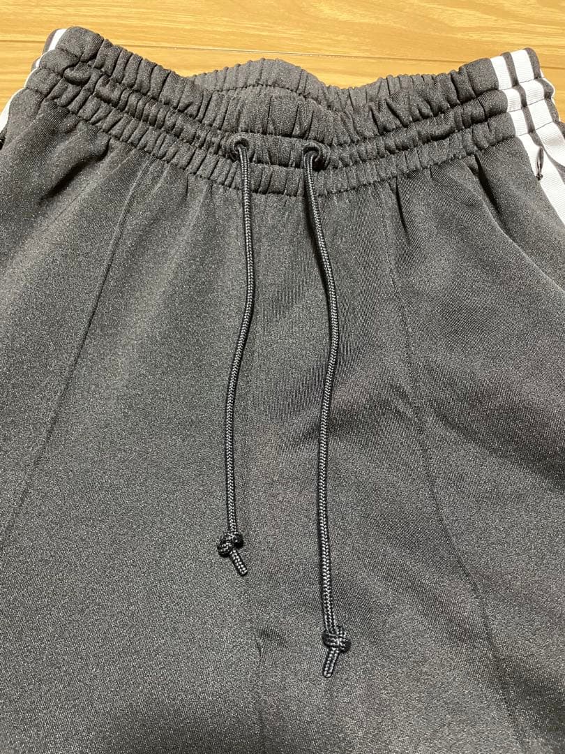 adidas originalsブラック ジャージ　ワイドパンツ