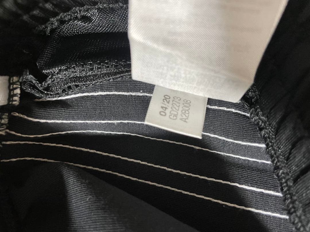 adidas originalsブラック ジャージ　ワイドパンツ