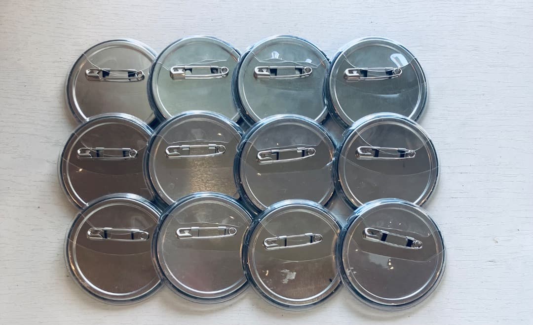 【最安価】カラフルピーチ　からぴち　うり　2025缶バッジ