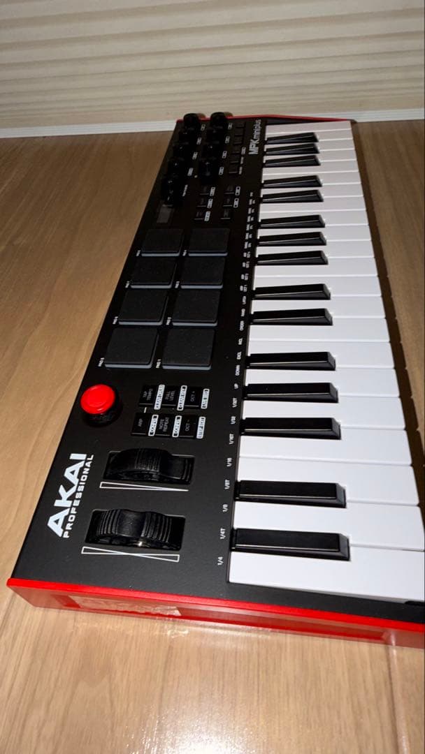 ほぼ新品 AKAI MPK mini Plus 37鍵 2026年1月購入