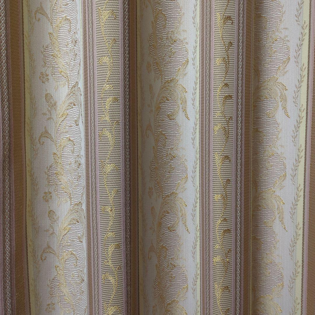 ベージュ模様入り厚手ドレープカーテン