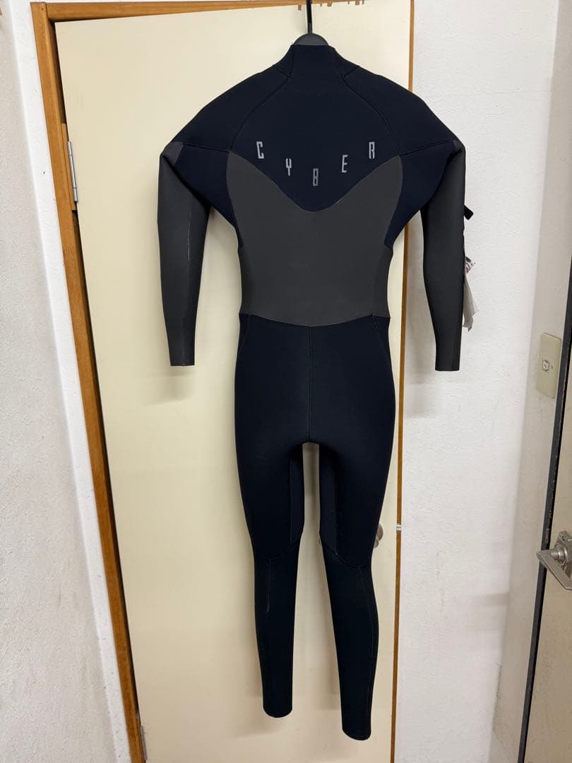 サイバーウエットスーツ男子キッズ用セミドライ新品未使用！