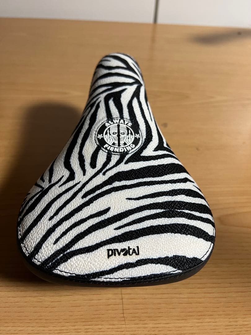 BMXシットFIEND REYNOLDS V2 PIVOTAL SEAT