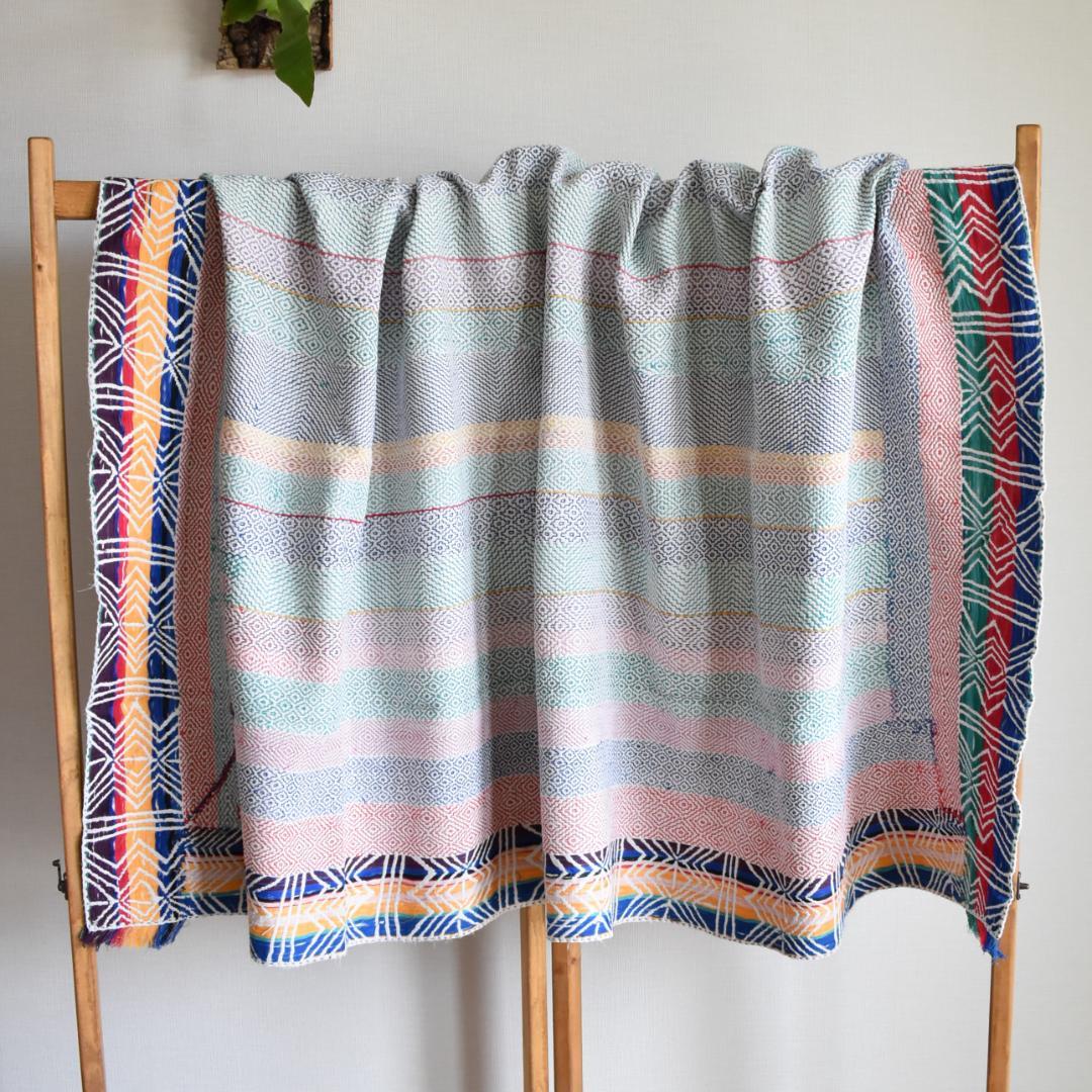 【寒波SALE】繊細でユニーク　貴重な全面刺繍のヴィンテージカンタキルト