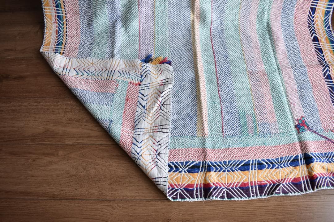 【寒波SALE】繊細でユニーク　貴重な全面刺繍のヴィンテージカンタキルト