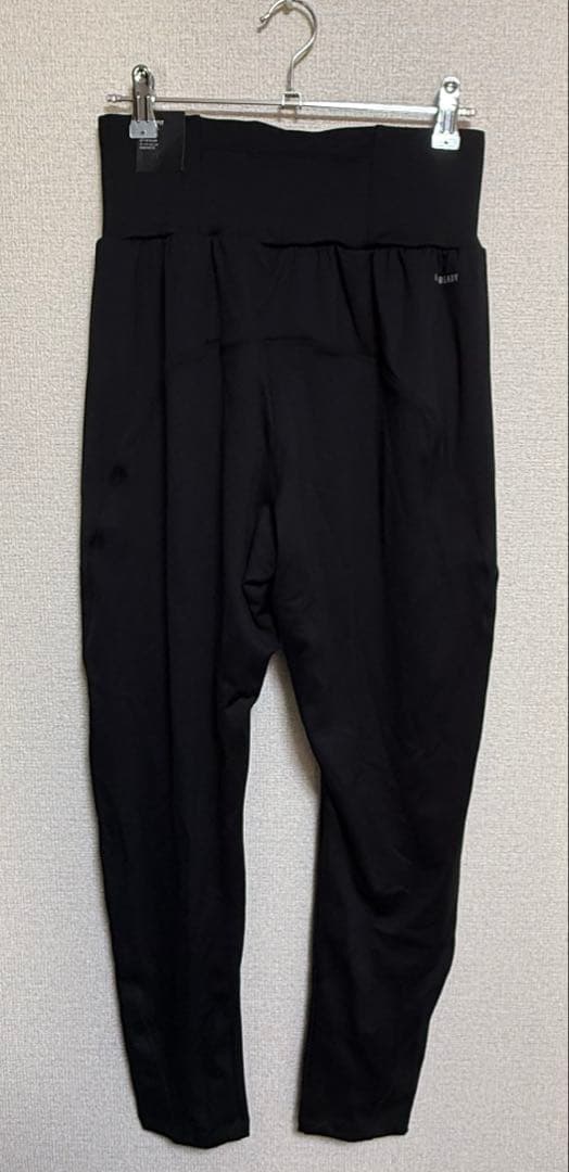 最終値下　adidas ルーズフィット テーパードレッグ 黒ジャージパンツ　XL