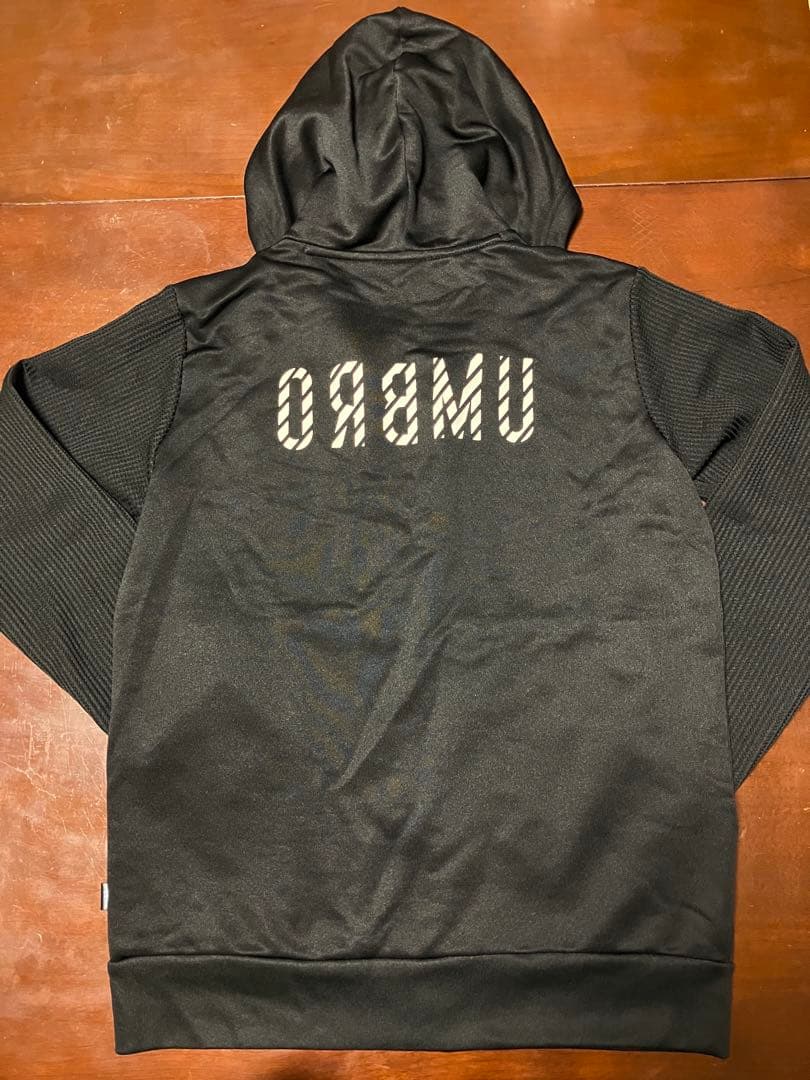 ガンバ大阪　UMBRO ブラック 美品　フルジップフード付きウェア