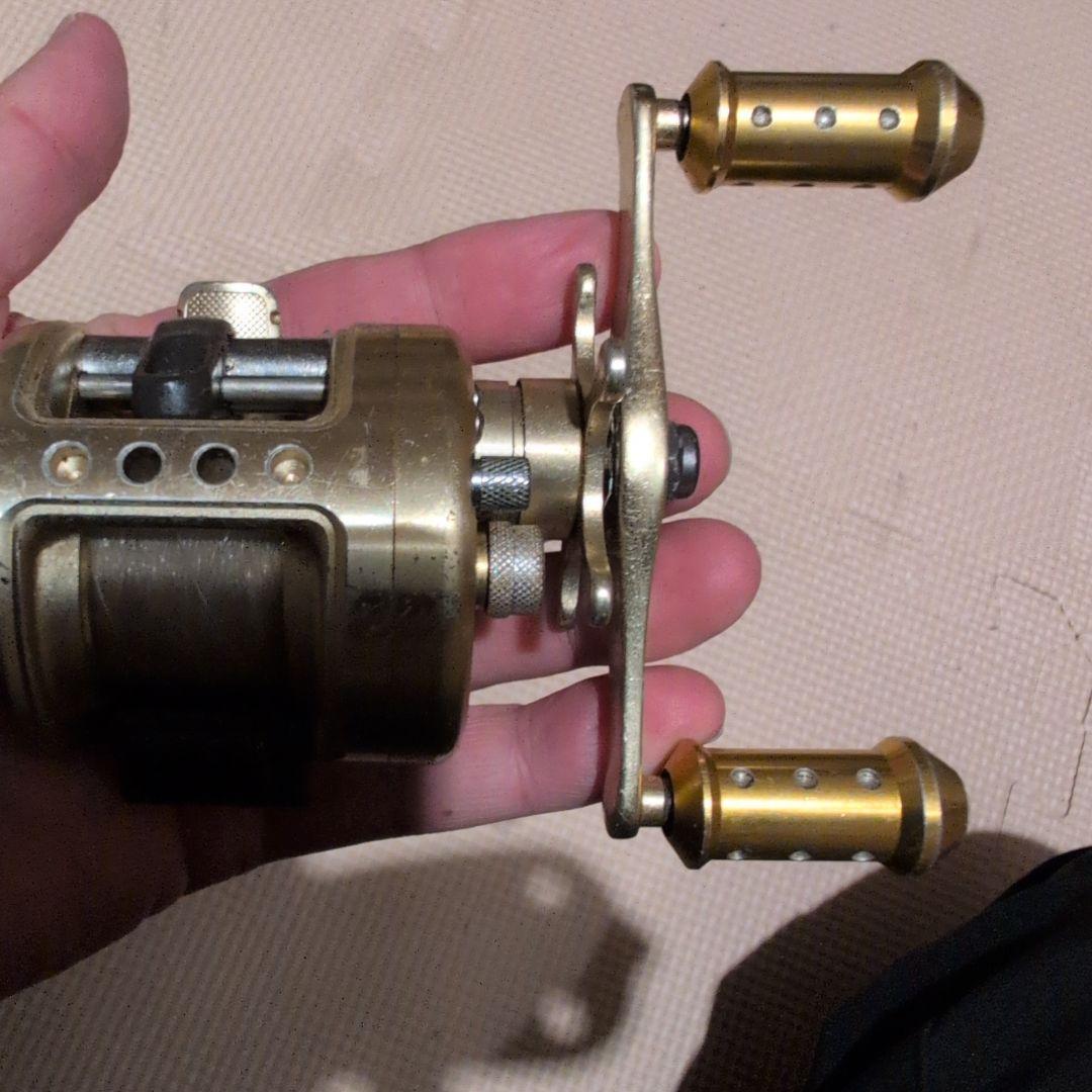 Shimano CALCUTTA 50XT ゴールド ベイトリール