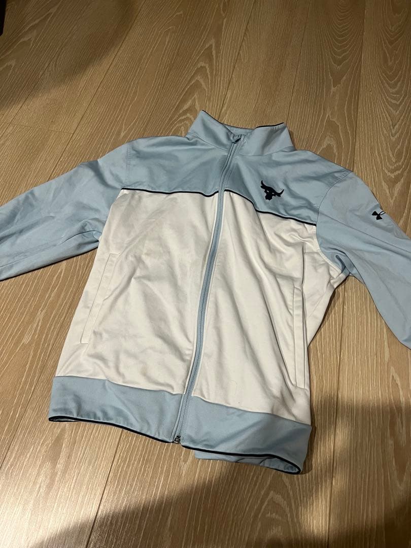 即完売美品Under Armour ウォームアップウェア　セットアップ上下