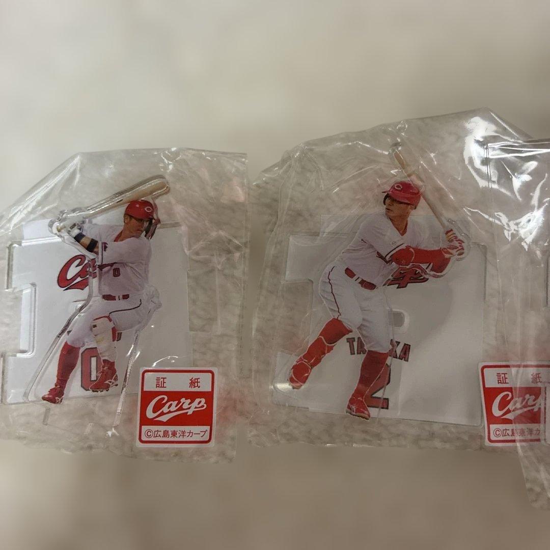 広島カープつながるアクリルスタンド2つ　500円　　オマケ付き